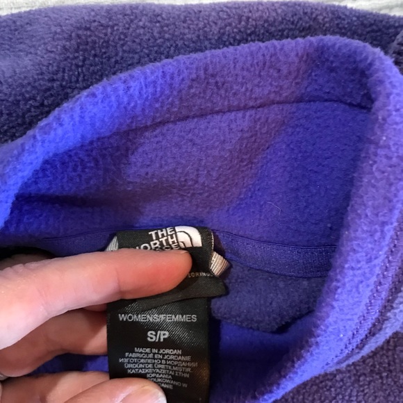 North Face fleece pull over. - Picture 4 of 4